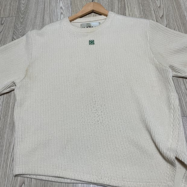 세터 니트 반팔 판매합니다.