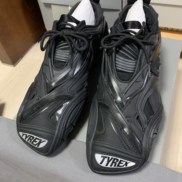 발렌시아가 타이렉스 스니커즈 46 블랙