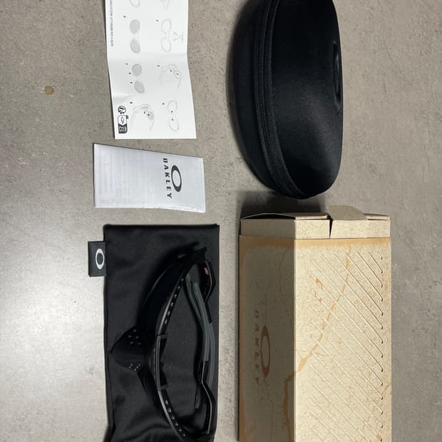 오클리 플란타리스 매트블랙