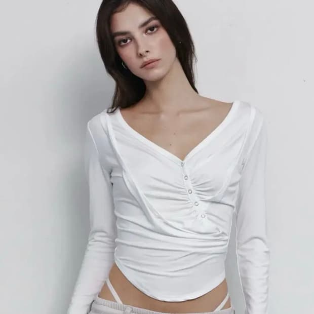 구해요) 플리즈노팔로우 데바탑 deba long sleeve top