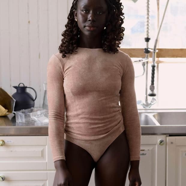 Baserange Omo 긴 소매 티셔츠 - Ecovero Velour