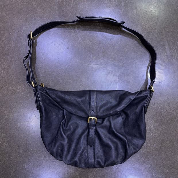 마크 바이 마크제이콥스 펄스 크로스백 레더 블랙 골드 가방