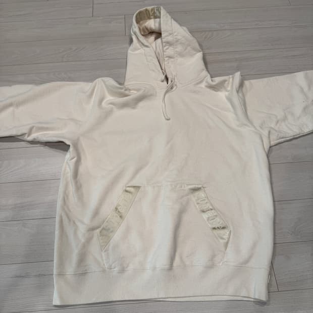 슈프림 크림 후디 xl