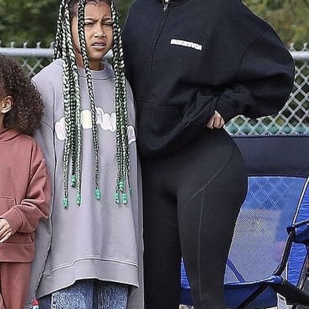 발렌시아가 턴와이드 후드집업 1 (킴 카다시안 착용)