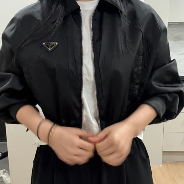 프라다 리나일론 크롭 자켓 38(저는 55반66)