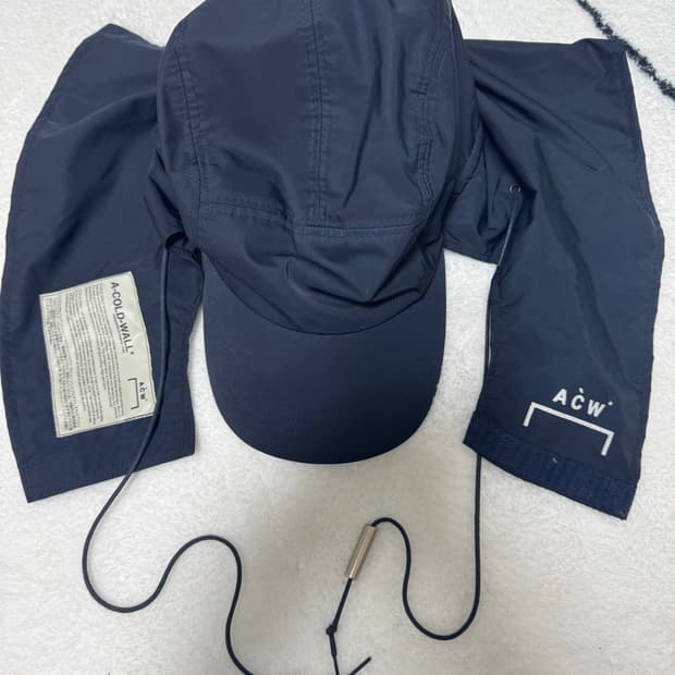 어콜드월 이어플랩 모자