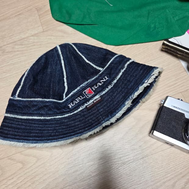 KARL KANI 데님 청 버킷햇 모자 