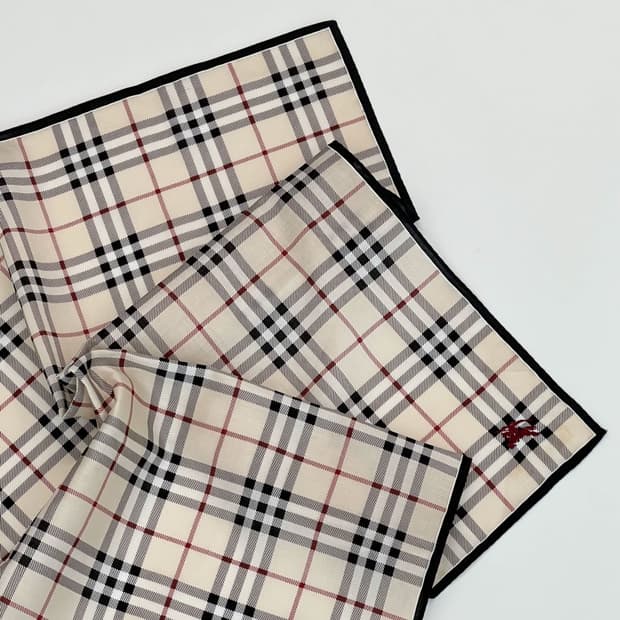 (새상품) burberry /버버리 쁘띠스카프 손수건