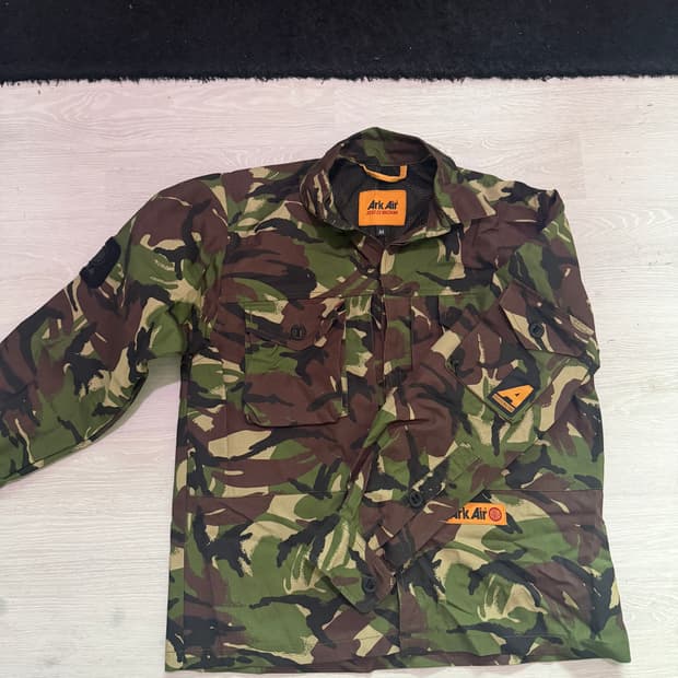 데우스 X 아크에어 카모 셔츠 판매합니다!