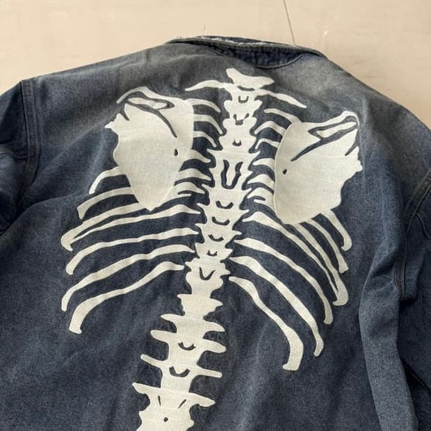 Fr13nds back bone shirt