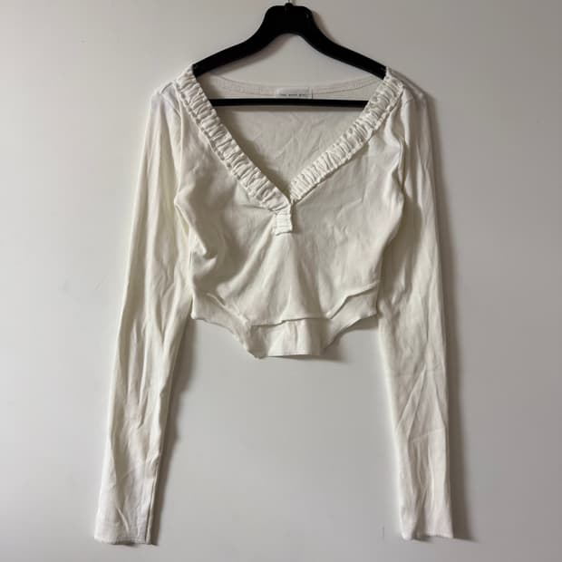 새상품 여자 프릴 크롭 긴팔티