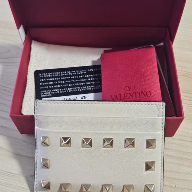 발렌티노 카드지갑 팔아요