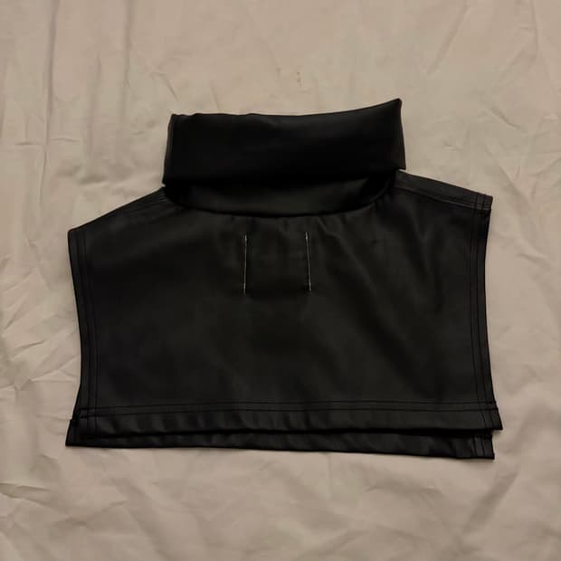 솔로이스트 레더 터틀넥