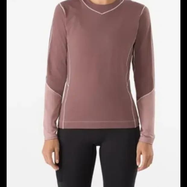 아크테릭스 신축성 브이넥