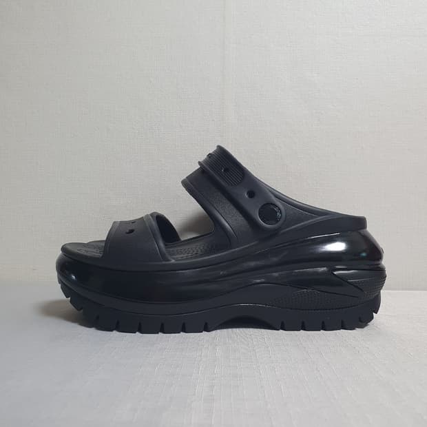 크록스 클래식 메가 크러쉬 샌들 블랙 W6 230mm