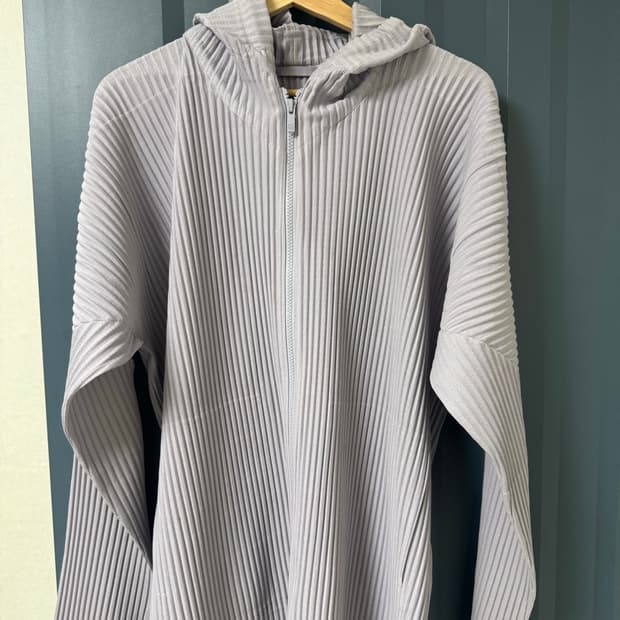 옴므플리세 후드집업