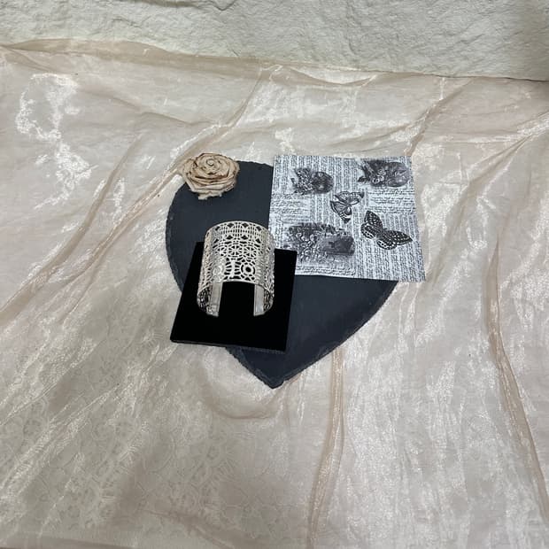 빈티지 유럽식 타공 메탈 오픈 팔찌