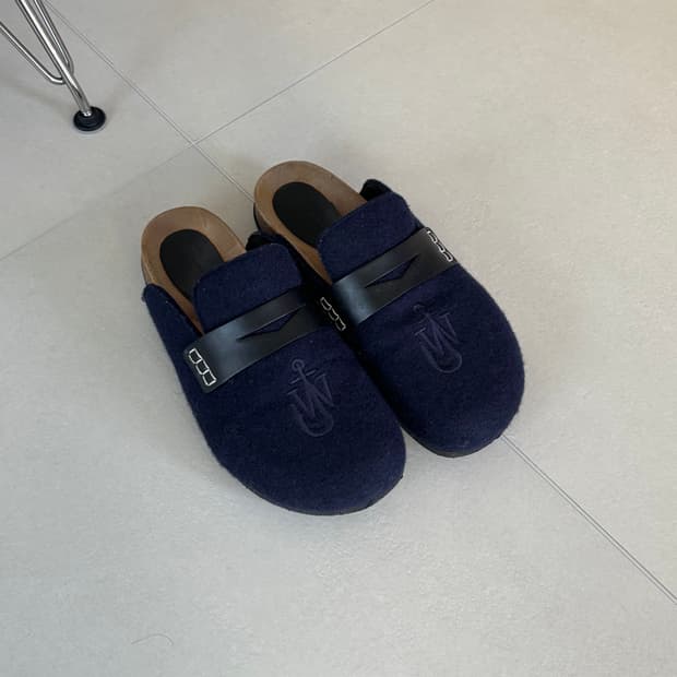 JW 앤더슨 펠트 뮬