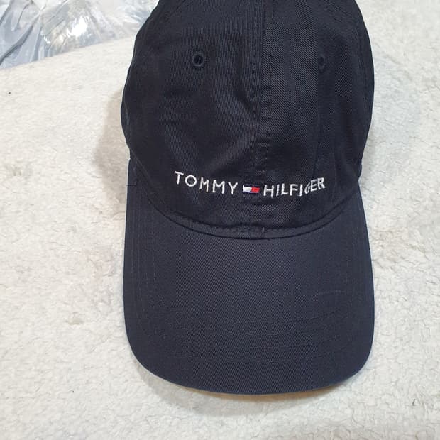 타미힐피거 블랙 볼캡 모자