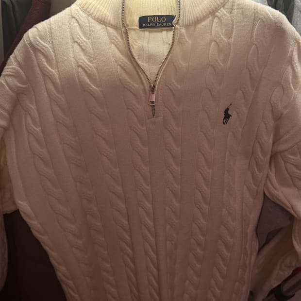 폴로 반집업 니트 판매합니다