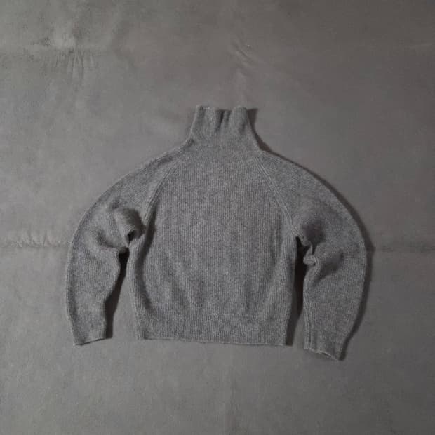 ERUME 이루미 폭스 라쿤 울 터틀넥 니트 스웨터