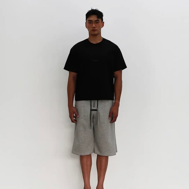 XX Back Slit Crop Over T-shirt 반팔티 . 엑세스