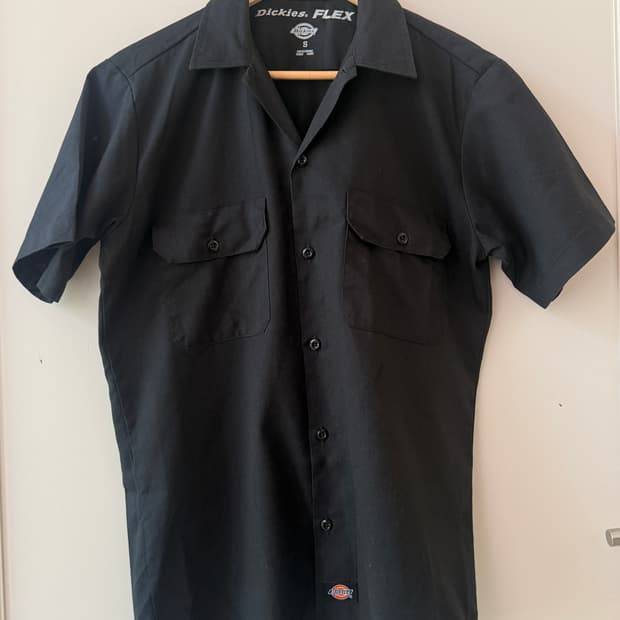 디키즈(Dickies) 블랙 플렉스 슬림 핏 반팔 워크 셔츠
