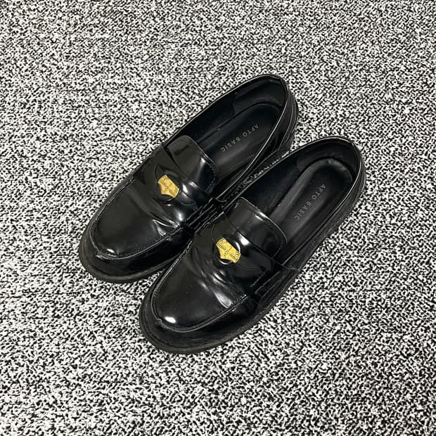 빈티지9. APTO 앱토 로퍼 유광 블랙 금장 구두 신발