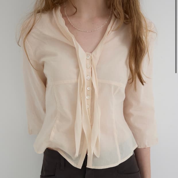 모데스트무드) Barrett Blouse (peach cream)