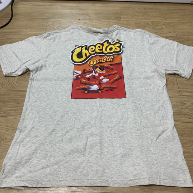 100-105) Cheetos 치토스 포켓 체스터 그래픽 반팔 티셔츠