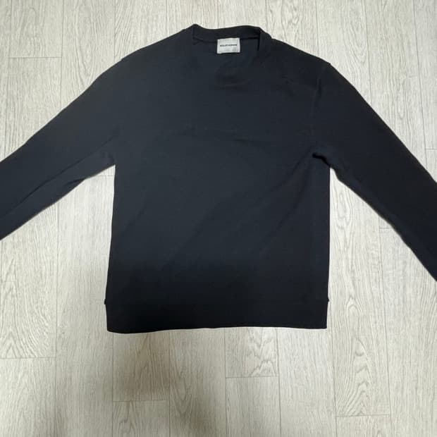 솔리드옴므 니트