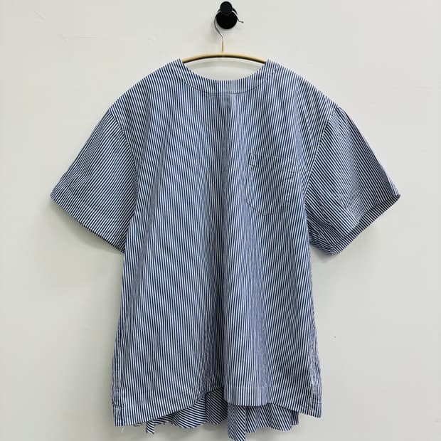 sacai luck 스트라이프 백 셔링 블라우스