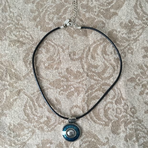 pendent necklace