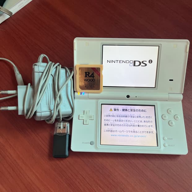 닌텐도DSI(일판)+R4칩(32GB)+정품충전기