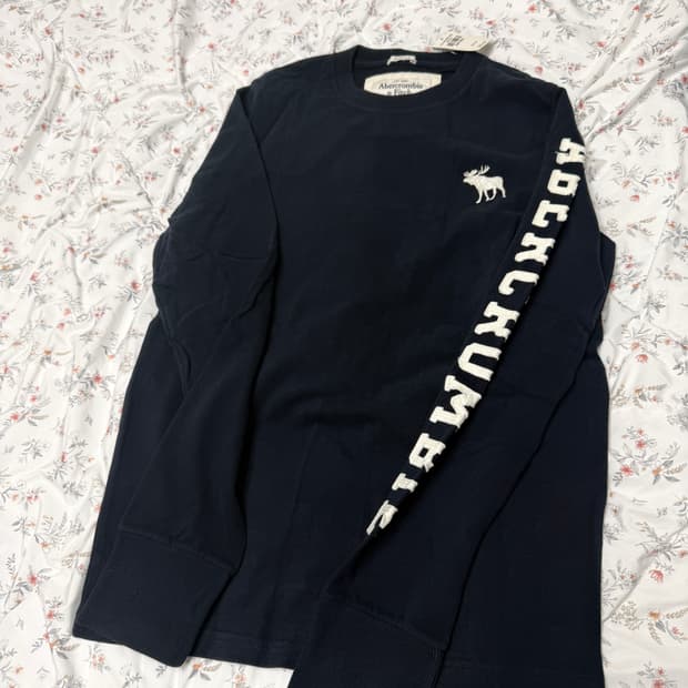 아베크롬비 긴팔티 네이비 S 미사용 새상픔  택있음
