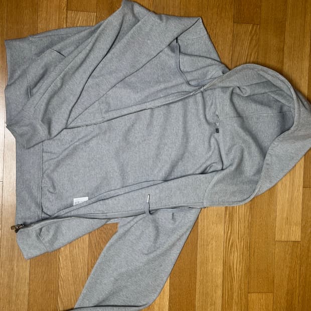 벨리에 후드집업