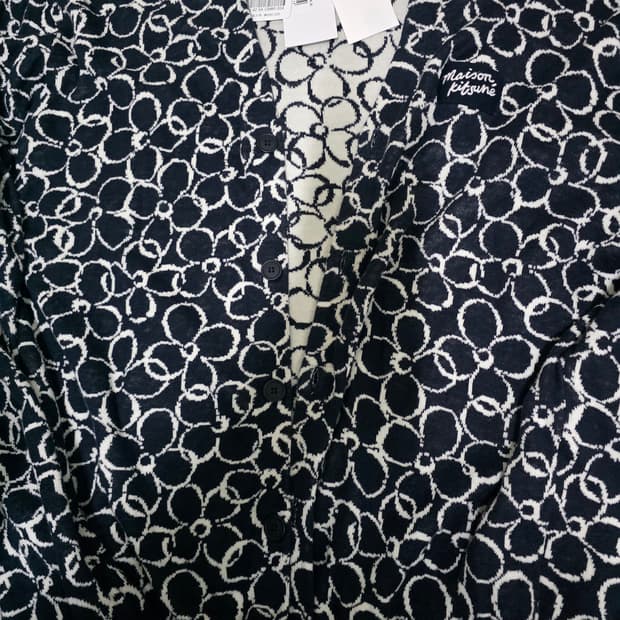 메종키츠네 앱스트랙트 데이지 자카드 가디건