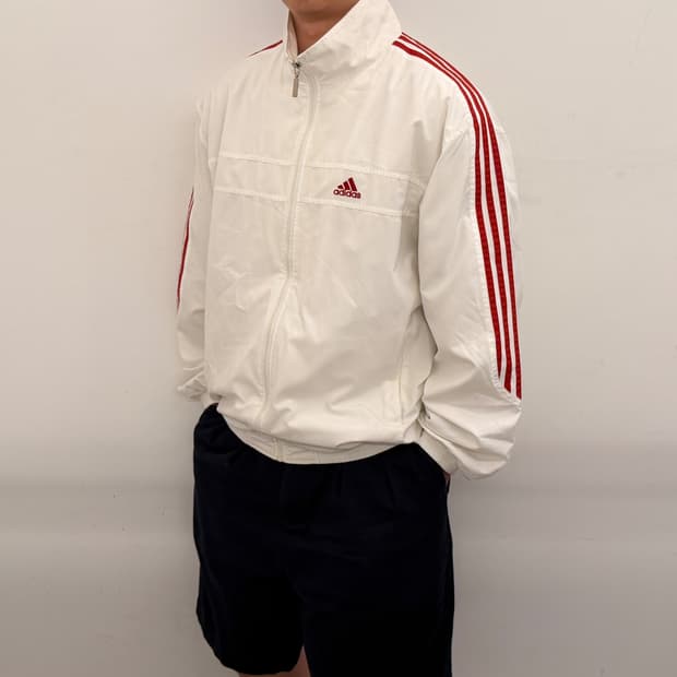 아디다스 화이트 레드 바람막이