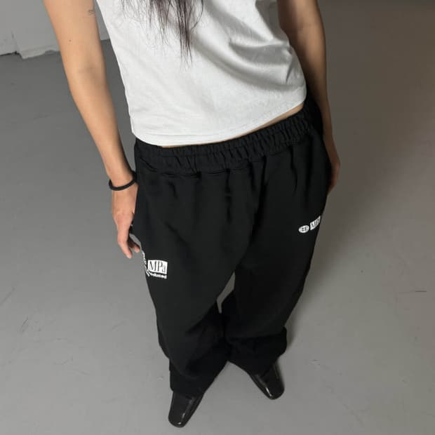 PLASTICPRODUCT 플라스틱 프로덕트 MPa SWEATPANTS