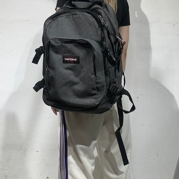 이스트팩 그레이 백팩 가방