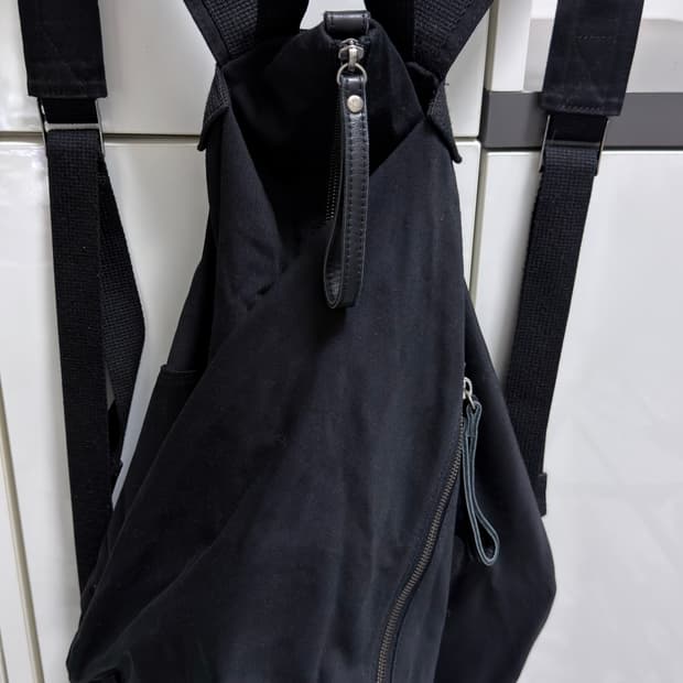 해칭룸 DUFFLE BACKPACK BLACK