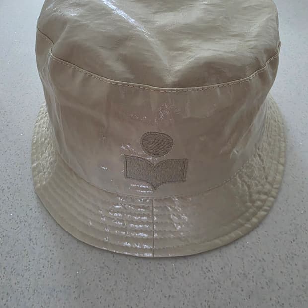 이자벨마랑 버킷햇 아이보리색상 새상품급 판매합니다!