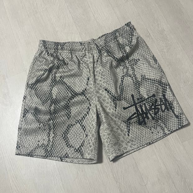 스투시 메쉬 베이직 스네이크 쇼츠 본