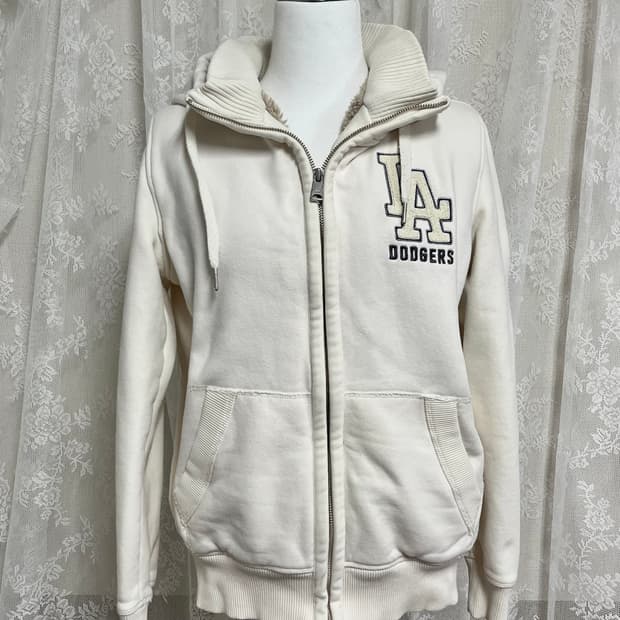 85) LA 다저스 퍼 후드 집업 아이보리
