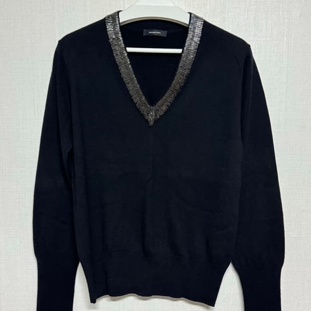 언컨디셔널 스팽글 V넥 니트 M