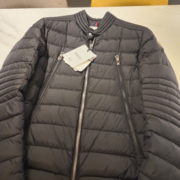 [4]몽클레어 아미오 Amiot 블랙