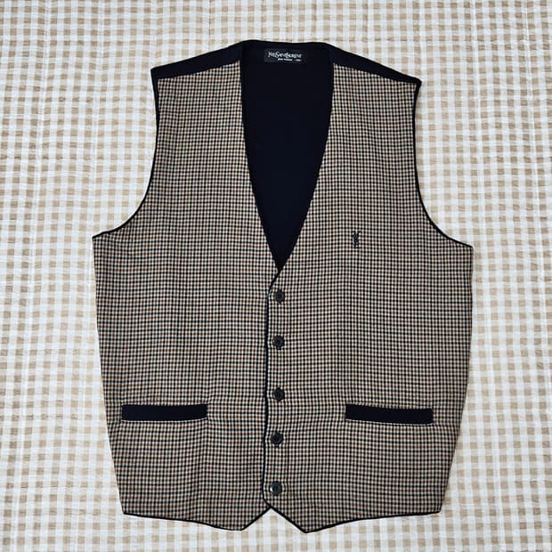 입생로랑 울100 니트 조끼 남자100