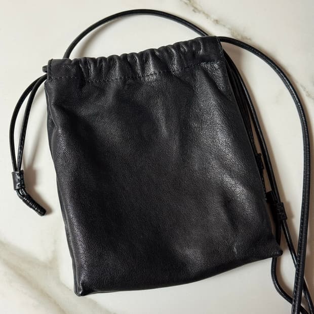 유스 레더 스트링백