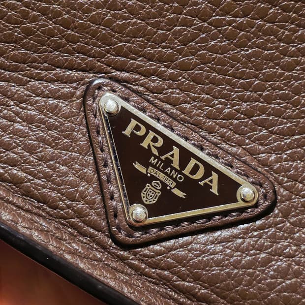 프라다 비텔로 가죽 클러치백