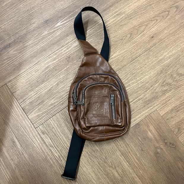 N92 트루릴리전 가죽 힙색 크로스백